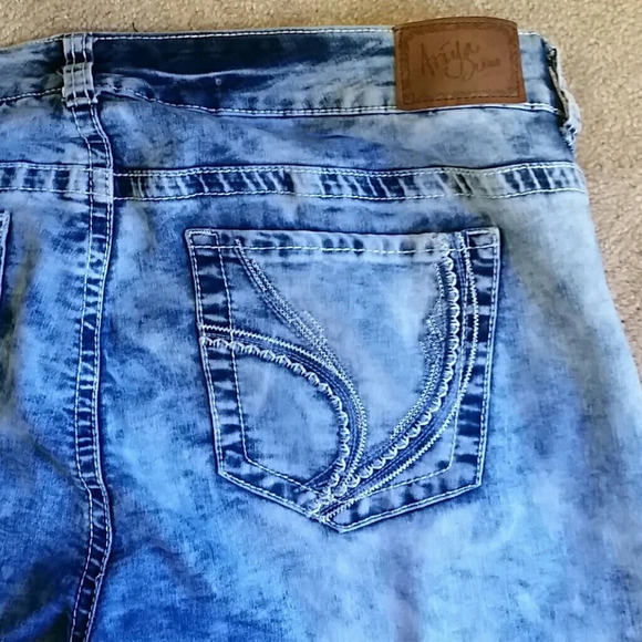 Vintage Acid Washed Jeans - Picture 7 of 9